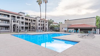 Canyon oaks pool view with nice relaxation areas - Photo Gallery 4