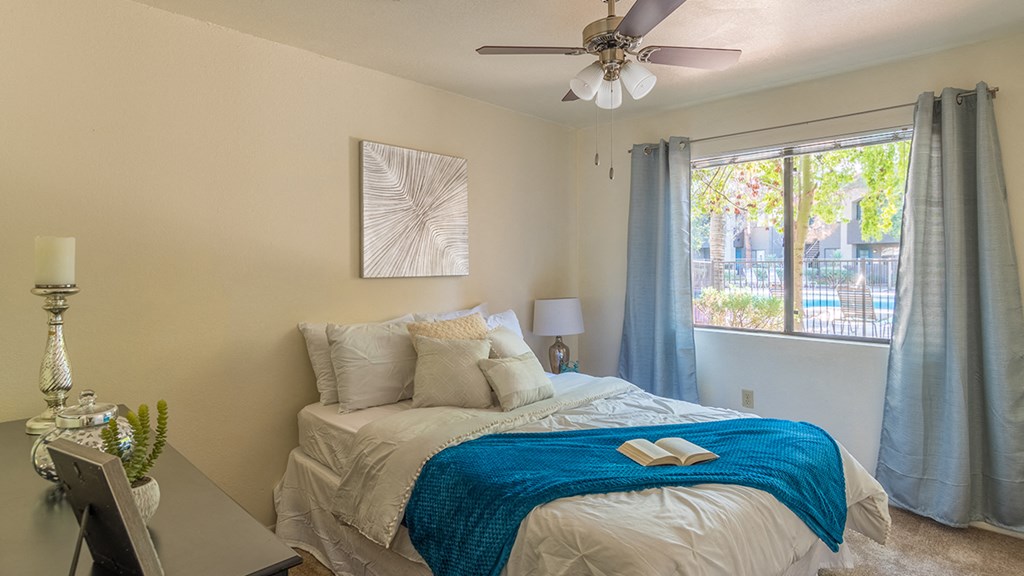 Estancia bedroom with ceiling fan and nice natural lighting