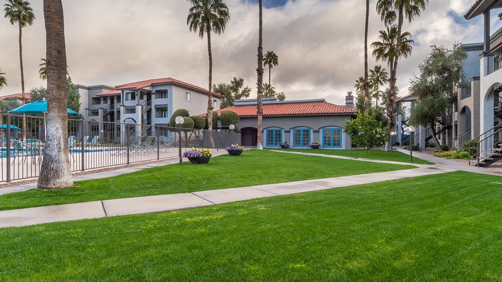 Canyon oaks outside view with nice, lush landscape