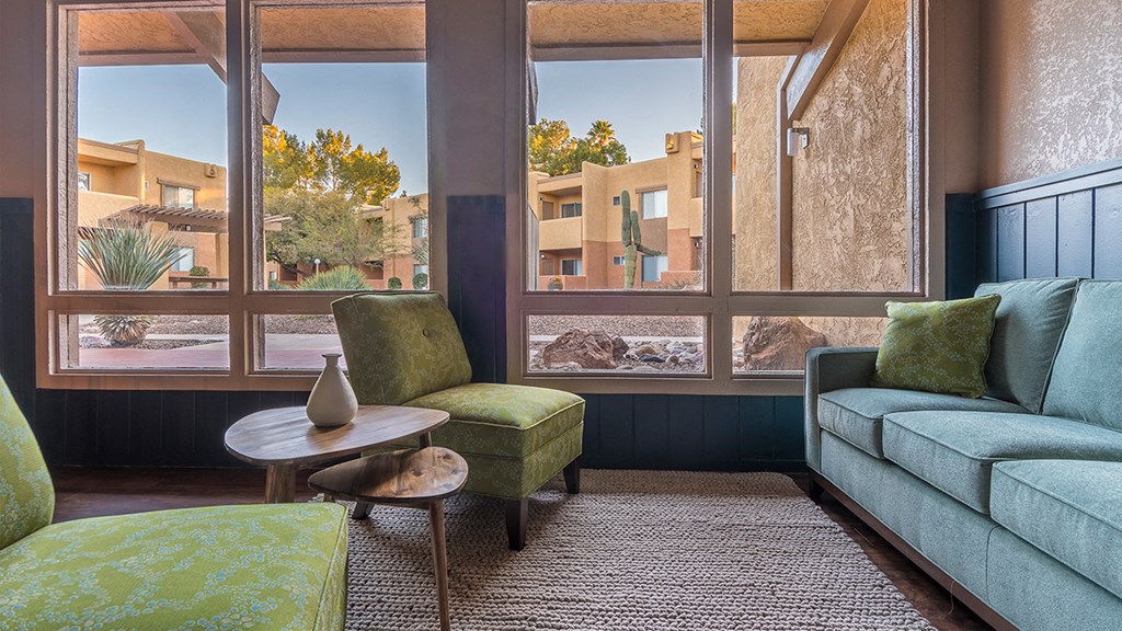 Rio Vista with nice outside views and lounging area