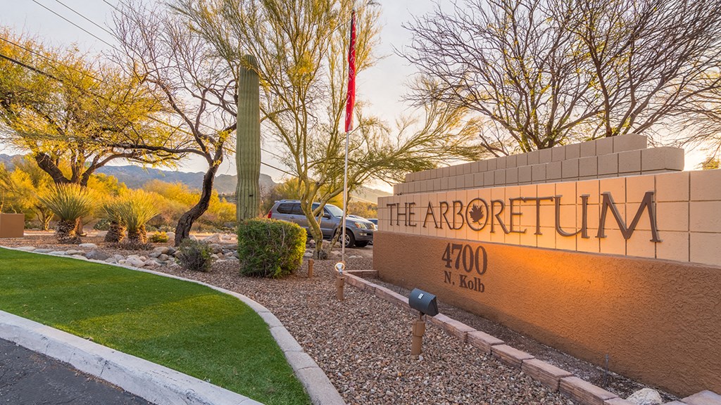 Arboretum community entrance with community sign