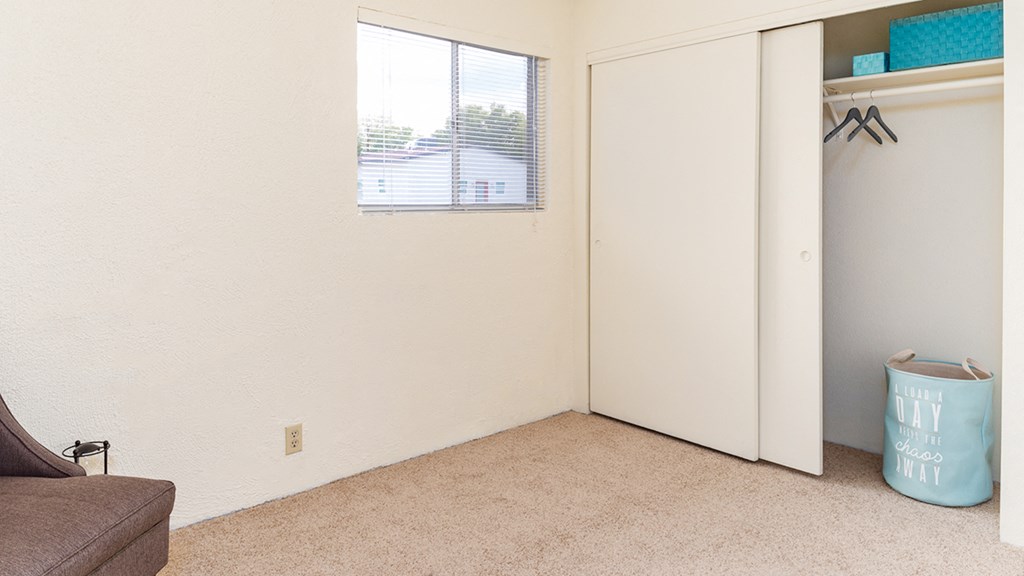 Cottonwood Creek bedrooom with sliding door closet and window.