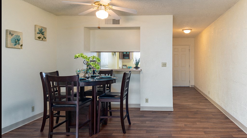 Cottonwood Creek dining area near open kitchen.