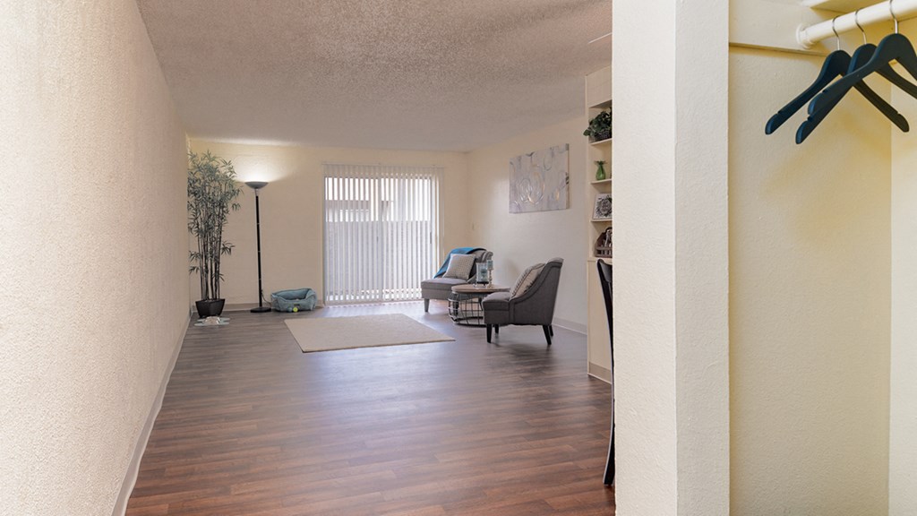 Cottonwood Creek spacious living room.