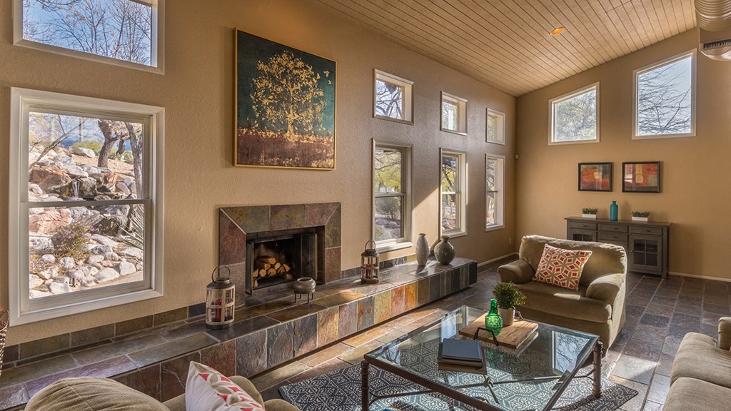 Arboretum cozy clubhouse with fireplace