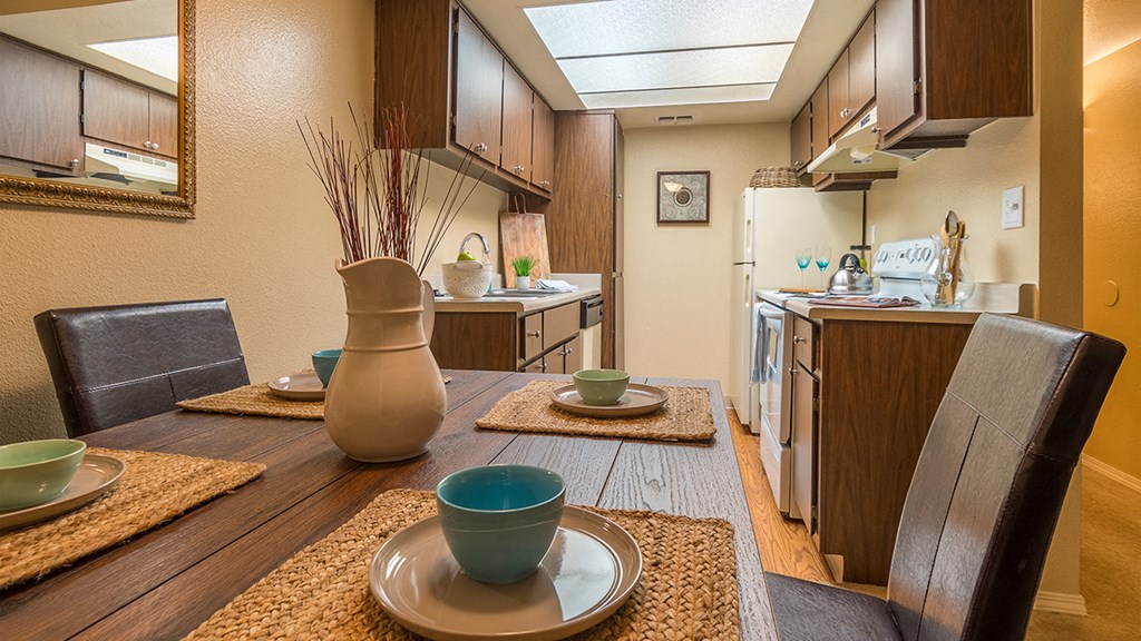 Rio Vista dining area with big table, and nice decor