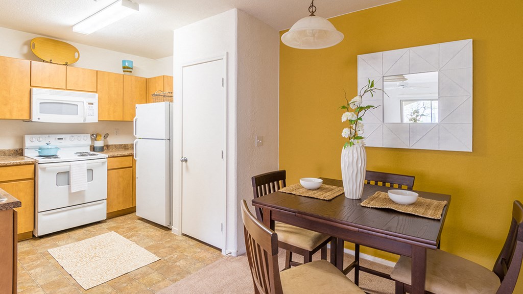 Desert Sands breakfast area and kitchen.