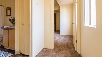 Camino Seco Village apartments with spacious hallways - Photo Gallery 17