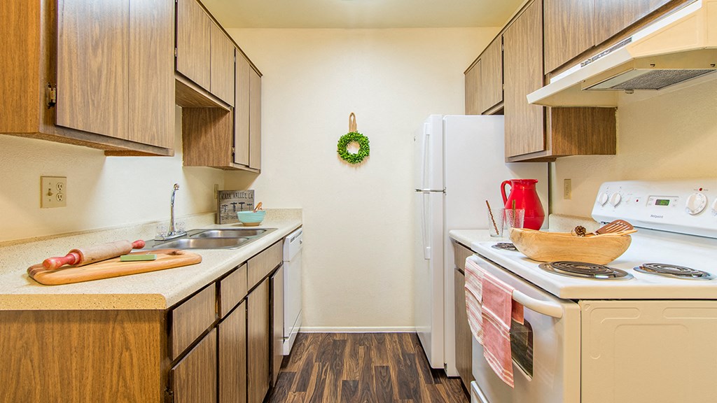 Tanglewood spacious kitchen with plenty of cabinetry and matching appliances