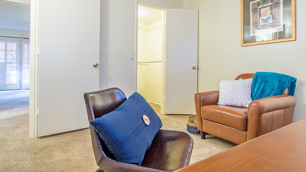 Skyline Gateway Large bedroom and large closet