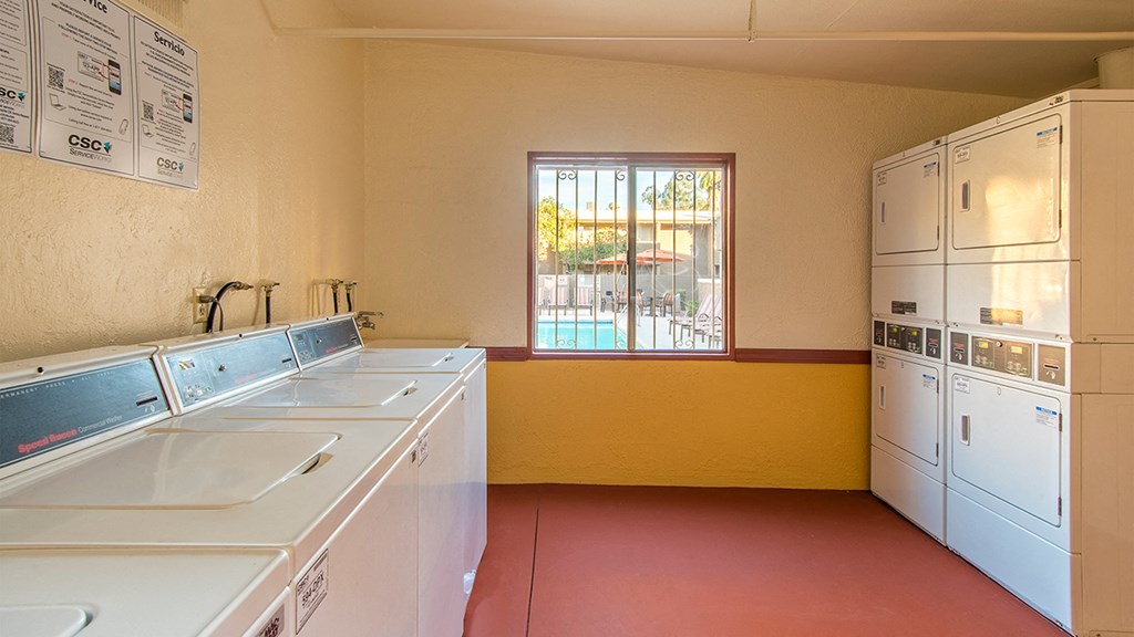 Cottonwood Creek on site laundry room with plenty of washers and driers.