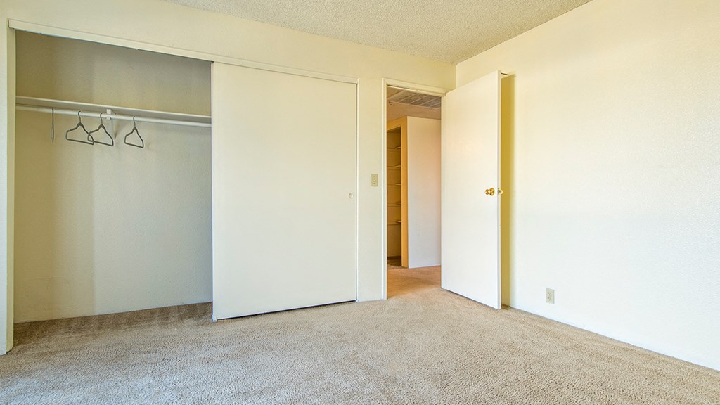 Cottonwood Creek bedroom with closet.