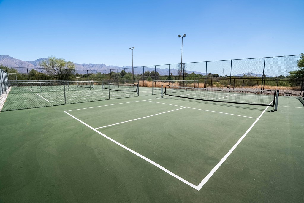 the tennis courts at the preserve at ballantyne commons