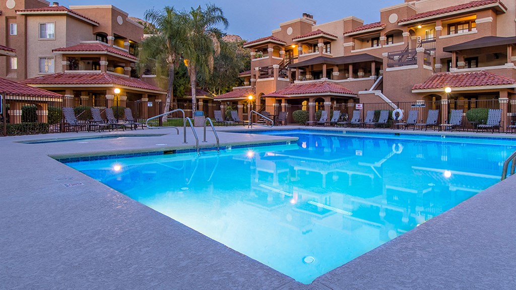 Skyline Gateway Large pool area