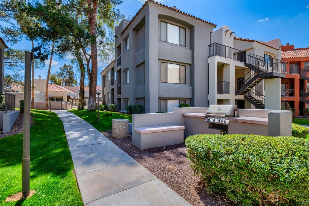 the preserve at ballantyne commons apartments walkway and patio with grass and trees