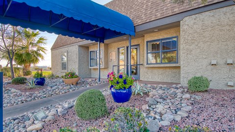 Somerpointe Leasing Office Entrance