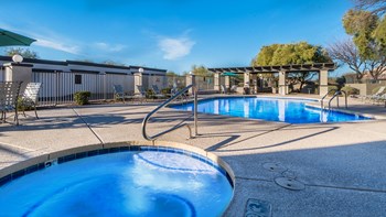 Villas at Montebella hot tub and spa view with nice relaxation areas all around - Photo Gallery 3
