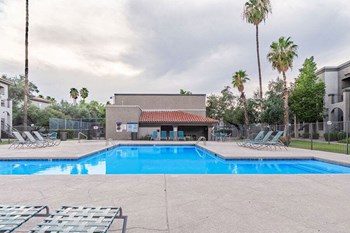 Canyon oaks pool view with nice relaxation areas - Photo Gallery 2