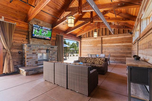 1-bedroom apartment at Four Lakes Apartment Homes in Auburn, WA