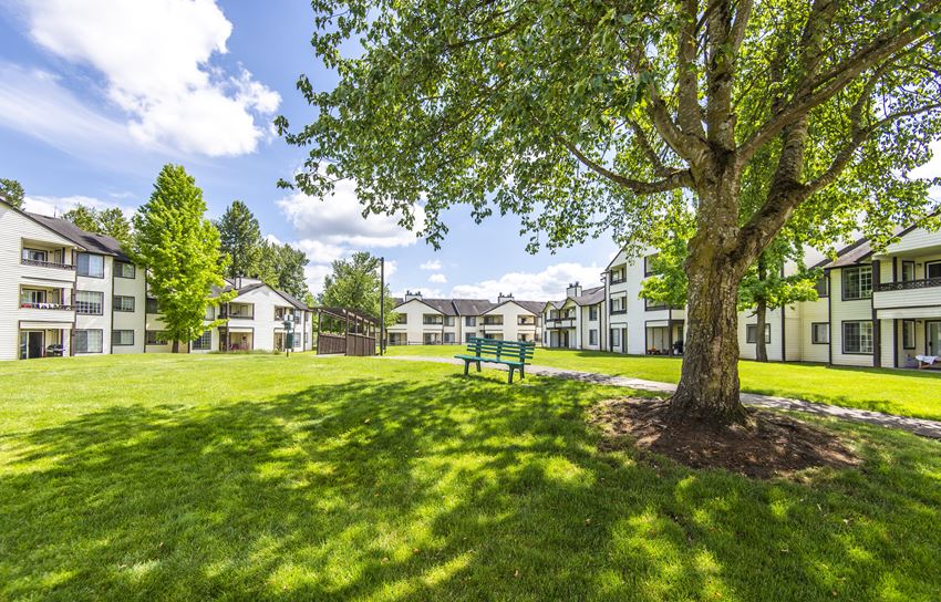 Chinook Park Enumclaw Apartments lush landscaping - Photo Gallery 1