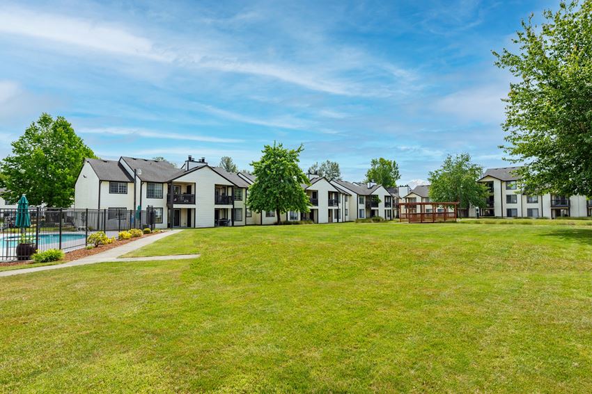 the reserve at fairfax corner apartments - Photo Gallery 1