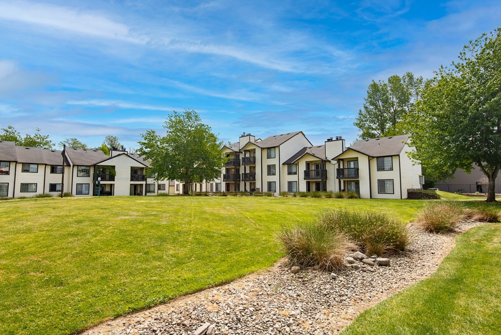 exterior view of the flats at big tex apartments in san antonio, tx