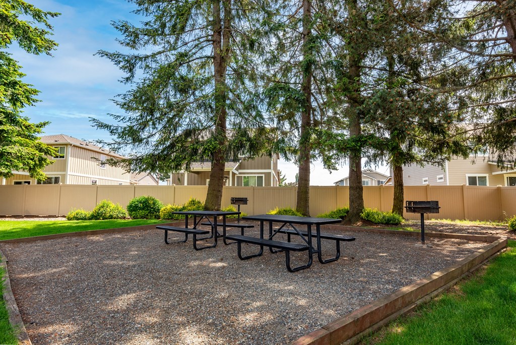 our apartments offer a park with picnic tables