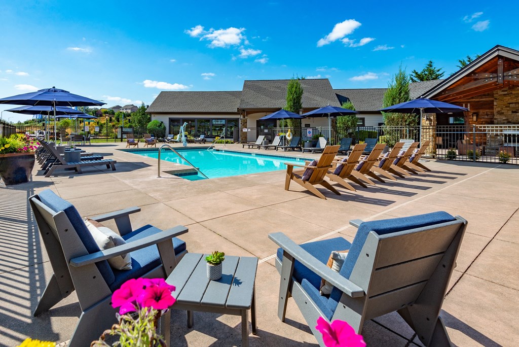 the swimming pool at the resort at governors crossing