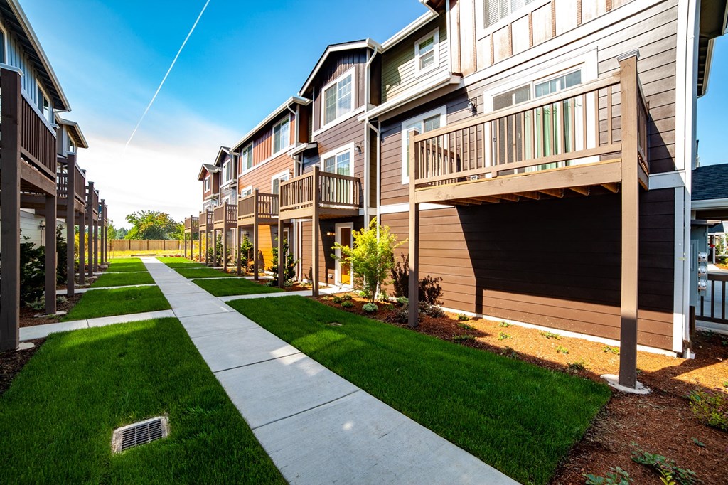take a stroll down the sidewalk at the whispering winds apartments in pearland, tx