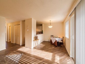750 Watson St. N 1-3 Beds Apartment for Rent - Photo Gallery 3
