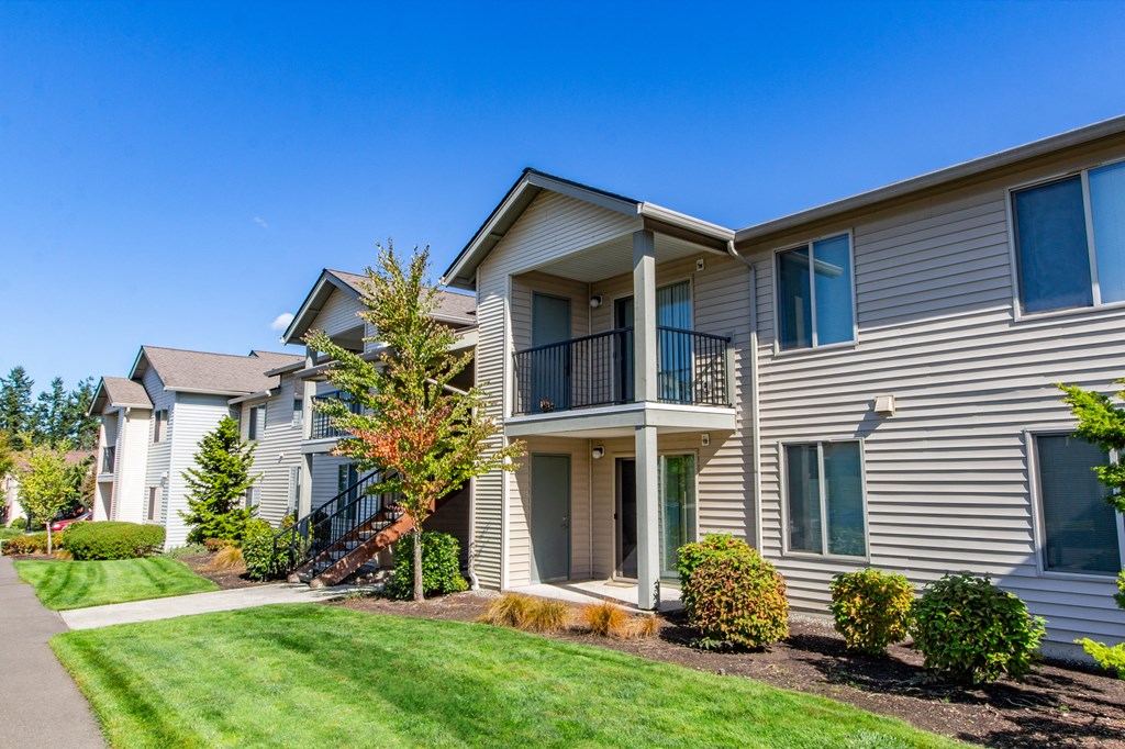 the preserve at ballantyne commons exterior of apartment building