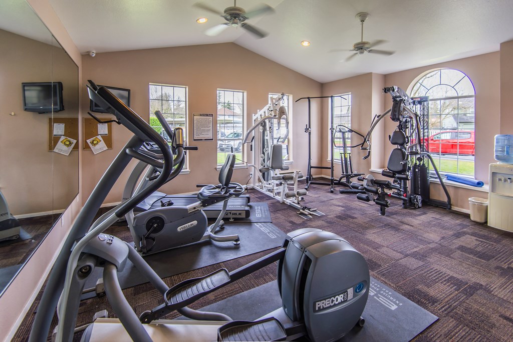 Chinook Park Enumclaw Apartments pro-sized fitness center