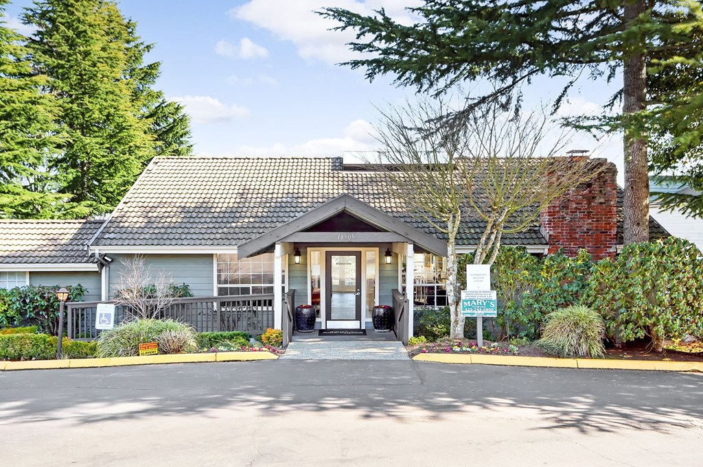 the building where the motel is located