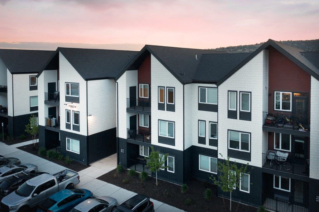 Outpost44_Bend_OR_Exterior_6_flats
