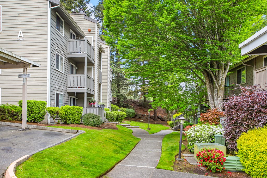 a walkway in front of an apartment building