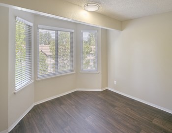 4332 South 41st St 1-2 Beds Apartment for Rent - Photo Gallery 16