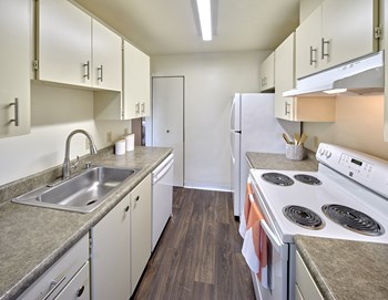 4332 South 41st St 1-2 Beds Apartment for Rent - Photo Gallery 12