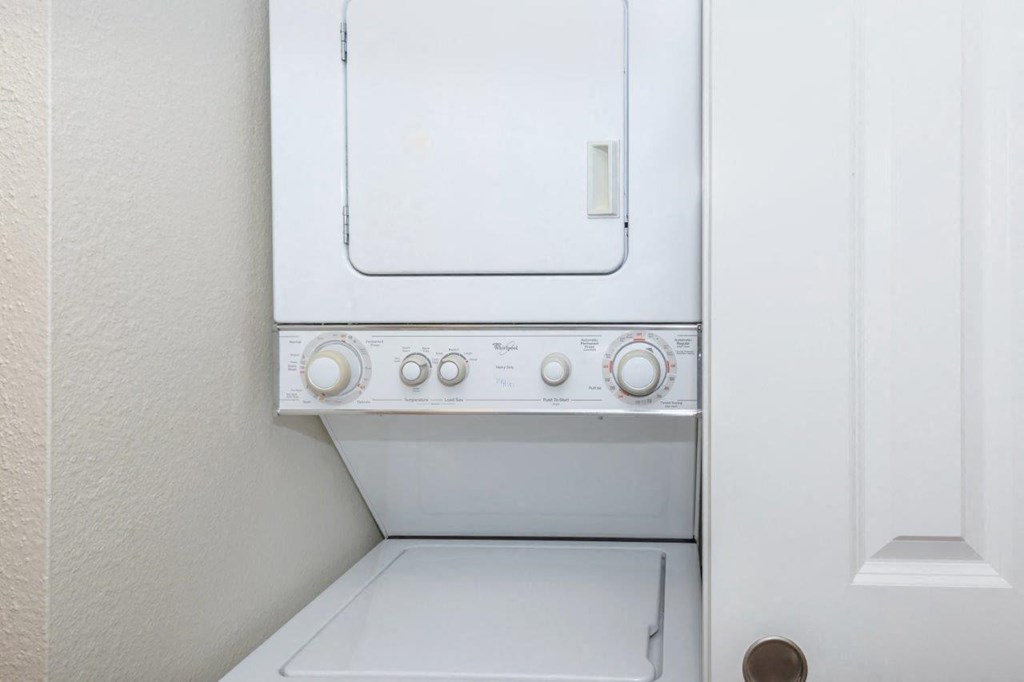 the laundry room is equipped with a washer and dryer