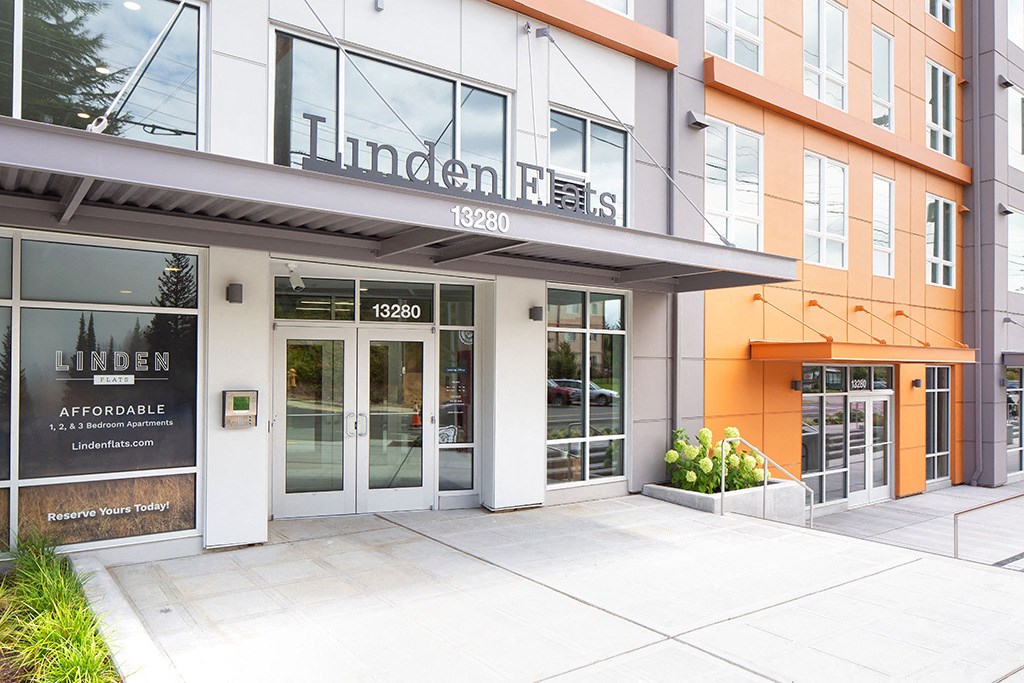 a view of the entrance to the finlandia apartment building