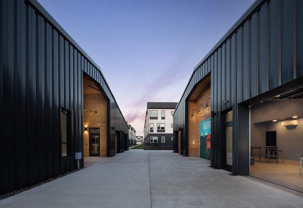 Outpost44_Bend_OR_Exterior_6_amenity buildings