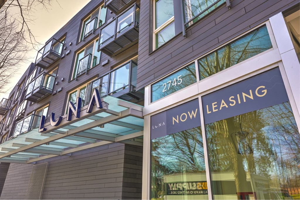 the building in which the hotel is located