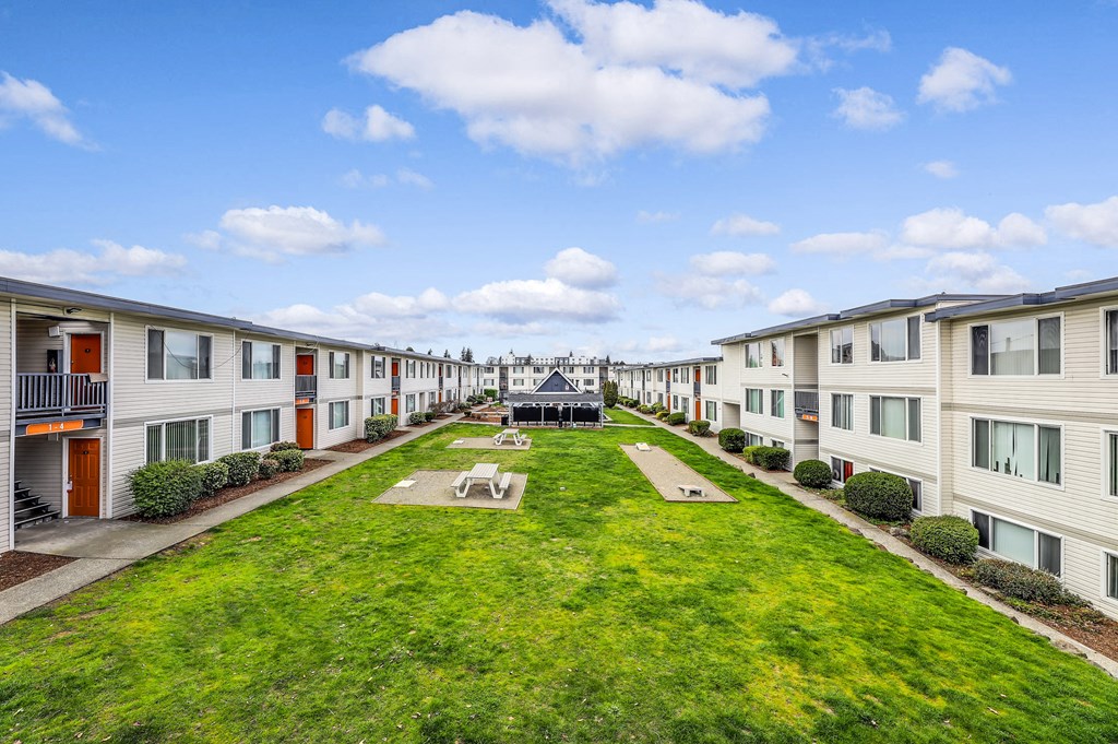 the preserve at ballantyne commons community courtyard