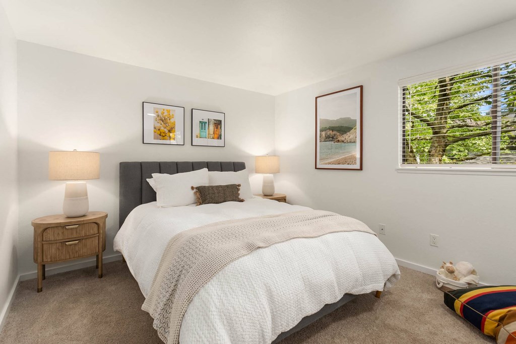 additional photo for property listing at chic digs with room to stretch out in the village 22 car