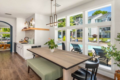 additional photo for property listing at chic digs with room to stretch out in the village 22 car