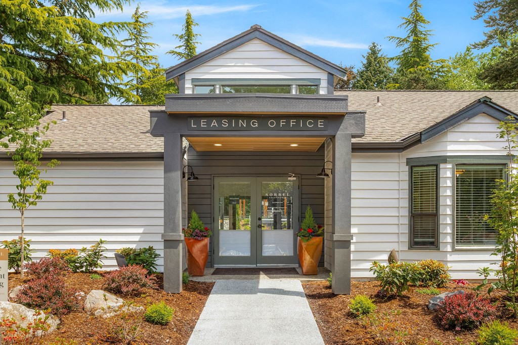the entrance to the leasing office at the enclave at woodbridge apartments in sugar land, tx