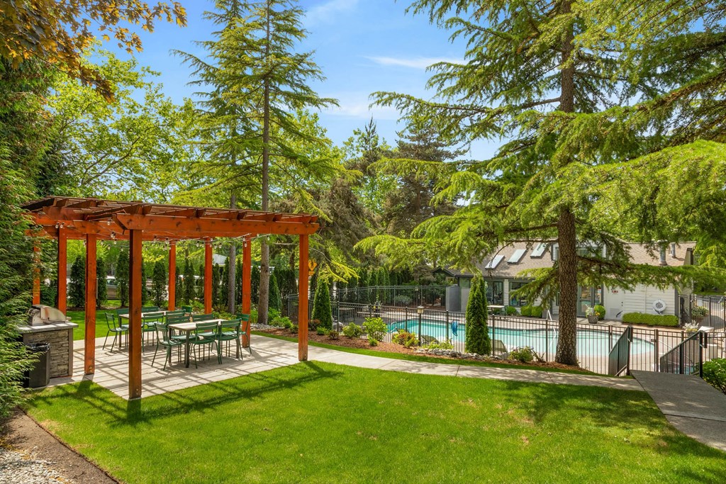 additional photo for property listing at chic digs with room to stretch out in the village 22 car