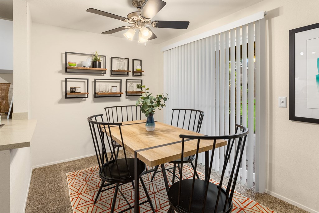 the residence on lamar apartment dining room with table and chairs