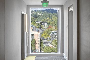 1450 SW Jefferson St Studio-2 Beds Apartment for Rent - Photo Gallery 2