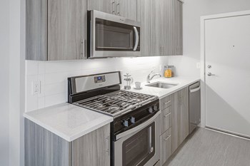 1450 SW Jefferson St Studio-2 Beds Apartment for Rent - Photo Gallery 5