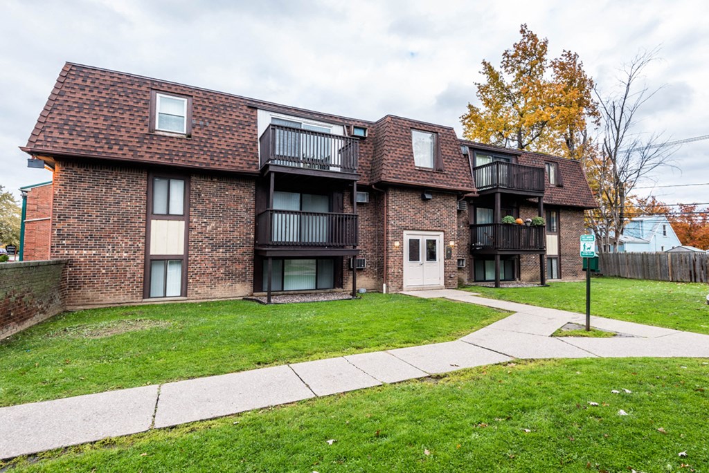 Sheridan Drive - One-bedroom, One-Bath Units - Two-bedroom, One-Bath Units – Tonawanda, NY – Kenmore-Tonawanda School District – Appliances Included – Pet Friendly